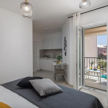 Mirta Apartment