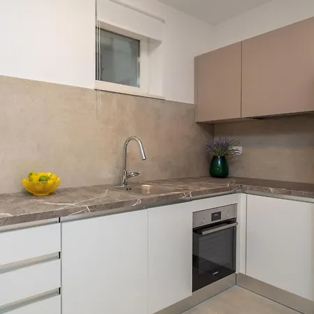 Mirta Apartment