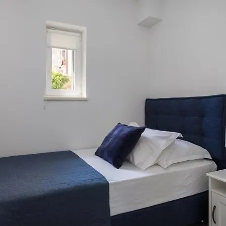 Mirta Apartment
