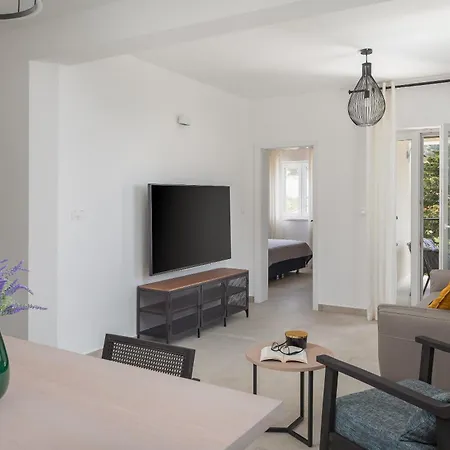 Mirta Apartment *