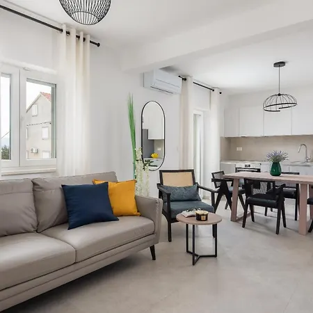 Mirta Apartment