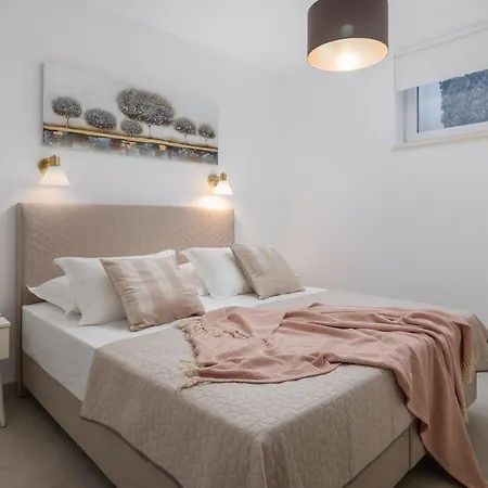 Mirta Apartment